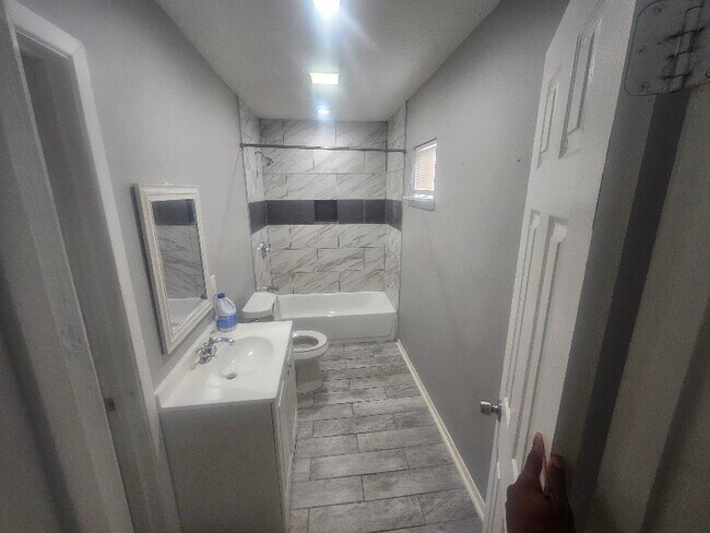 Photo - 7909 Brutus St Unidad 1