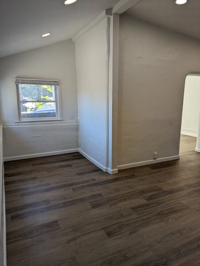 2221 Suncrest Blvd