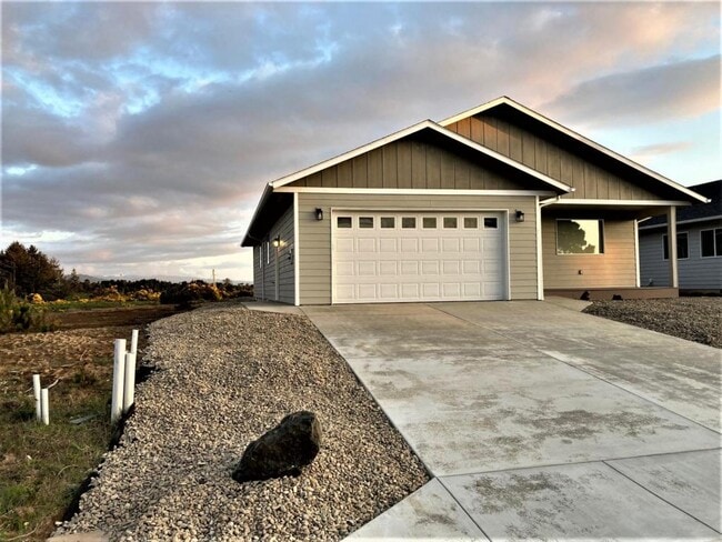 Building Photo - 719 Seacrest Dr