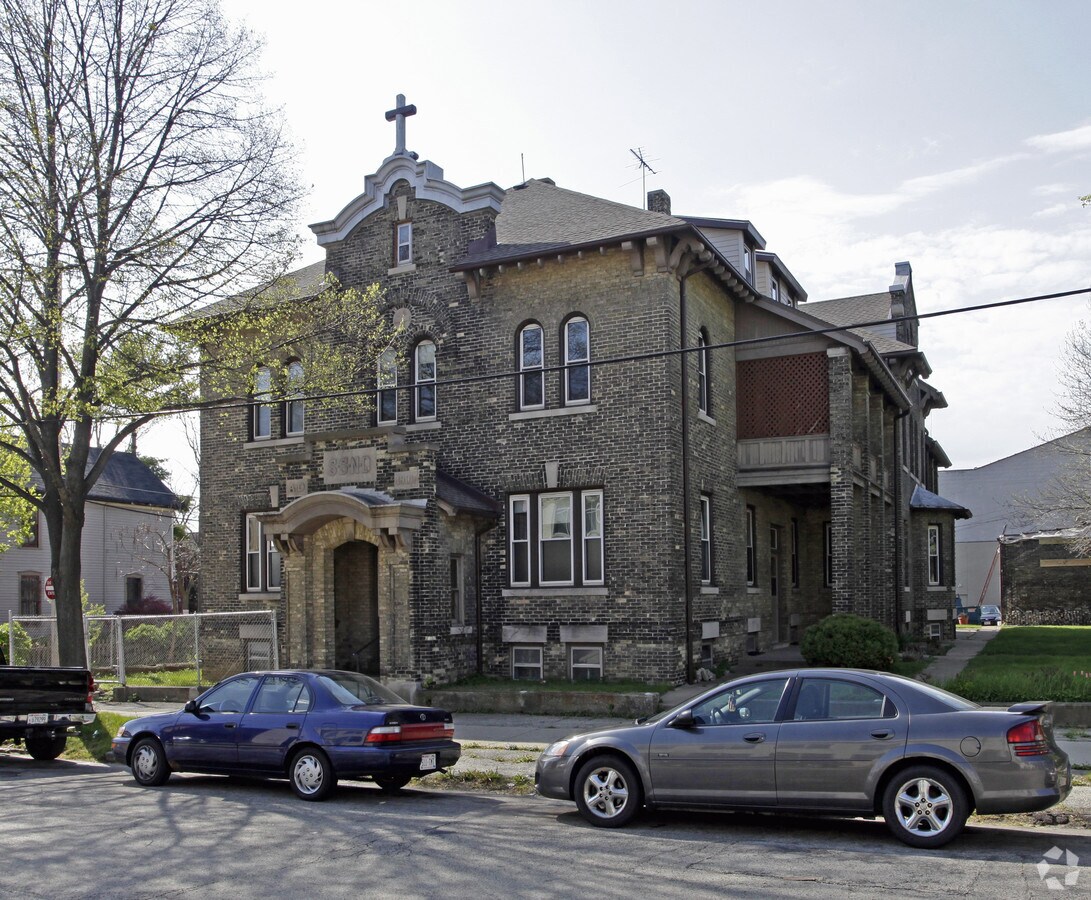 Photo - 327 W Brown St