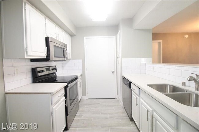 Photo - 555 E Silverado Ranch Blvd Unidad 1100 Rental