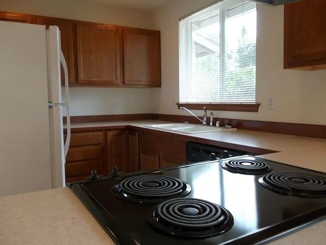 Photo - Spacious 3 Bedroom 2 Bathroom Duplex in Beautiful Bonney Lake!