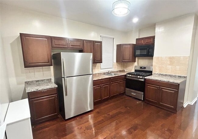 Photo - 37 Wilson Ave