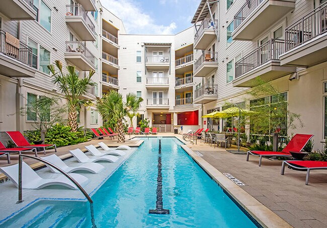 Building Photo - 2024 E 7th St Unit A6-32