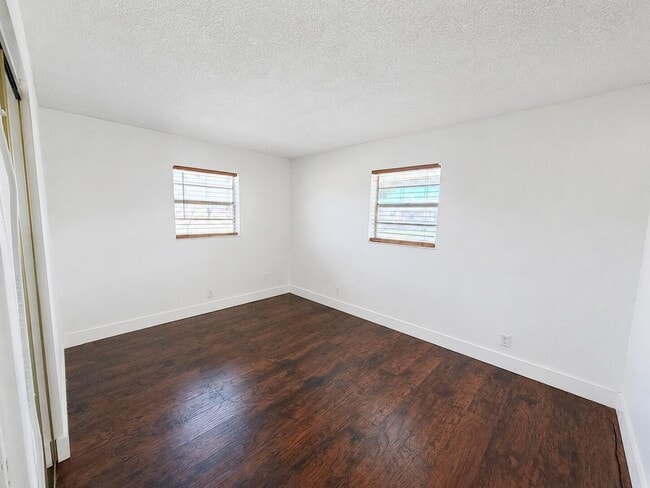 Photo - 2821 Duke Ln