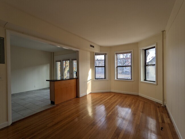 Building Photo - 1137 Commonwealth Ave Unit 1