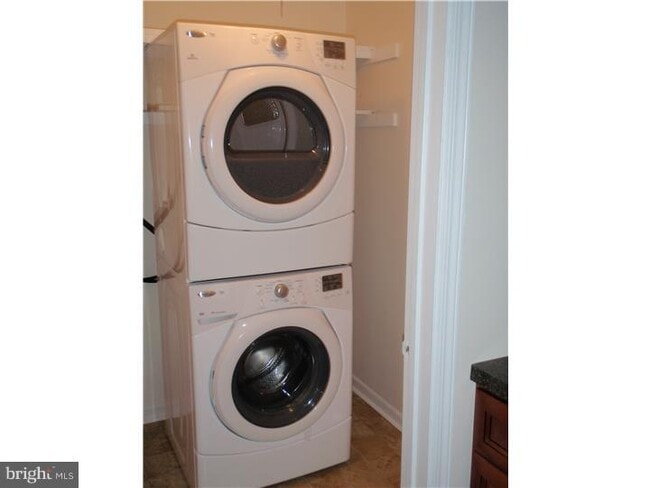 Photo - 404 Hopkins Ct