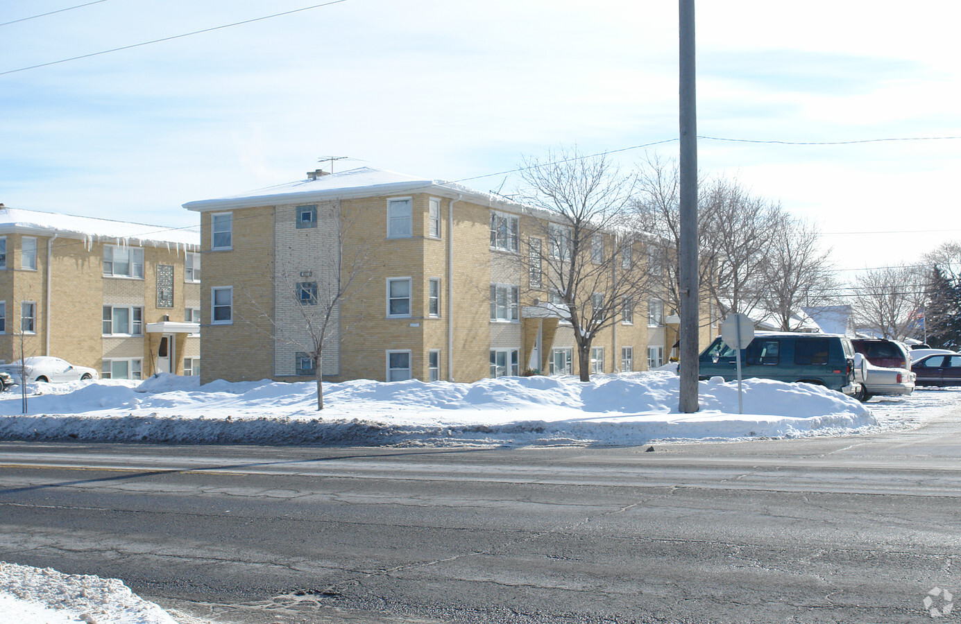 Photo - 225 W Grand Ave Apartments