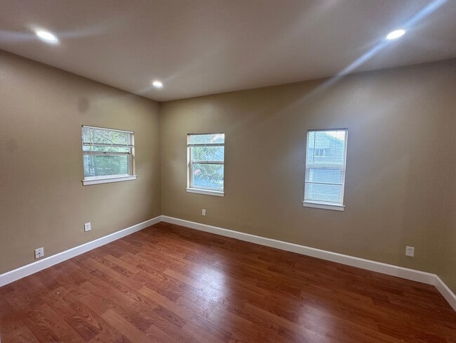 Photo - 475 W MacArthur Blvd Unit 477