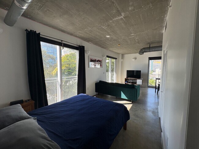 Photo - 455 NE 25th St