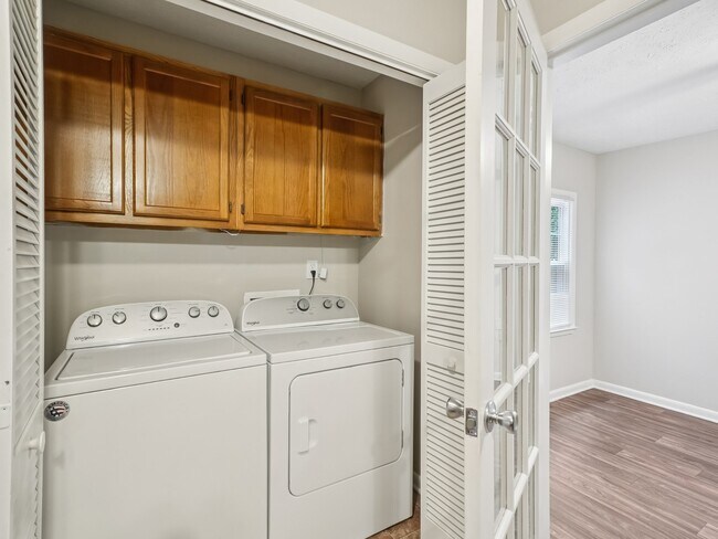 2BR, 2BA w/DEN