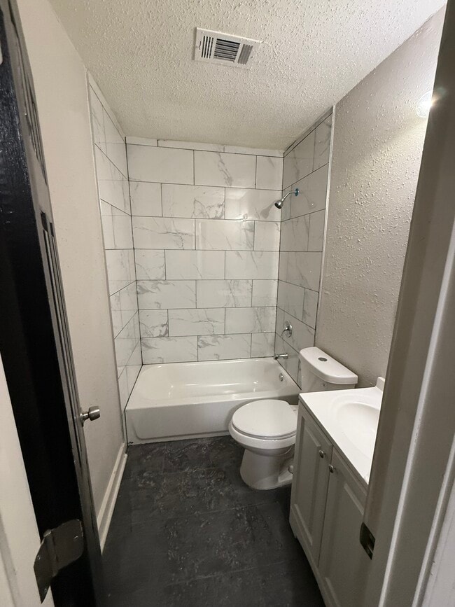 Building Photo - 2379 Saratoga Ave Rental