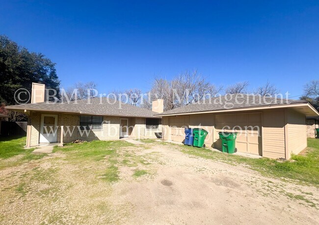 Building Photo - 221 Highland Ave Unit A