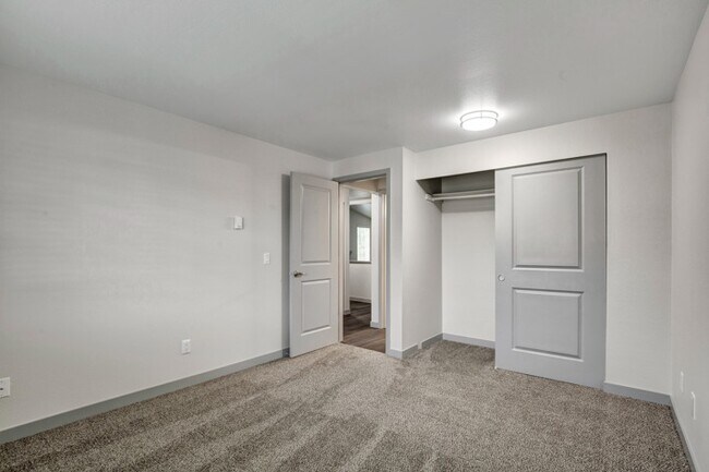 Photo - Charter Club Apartments