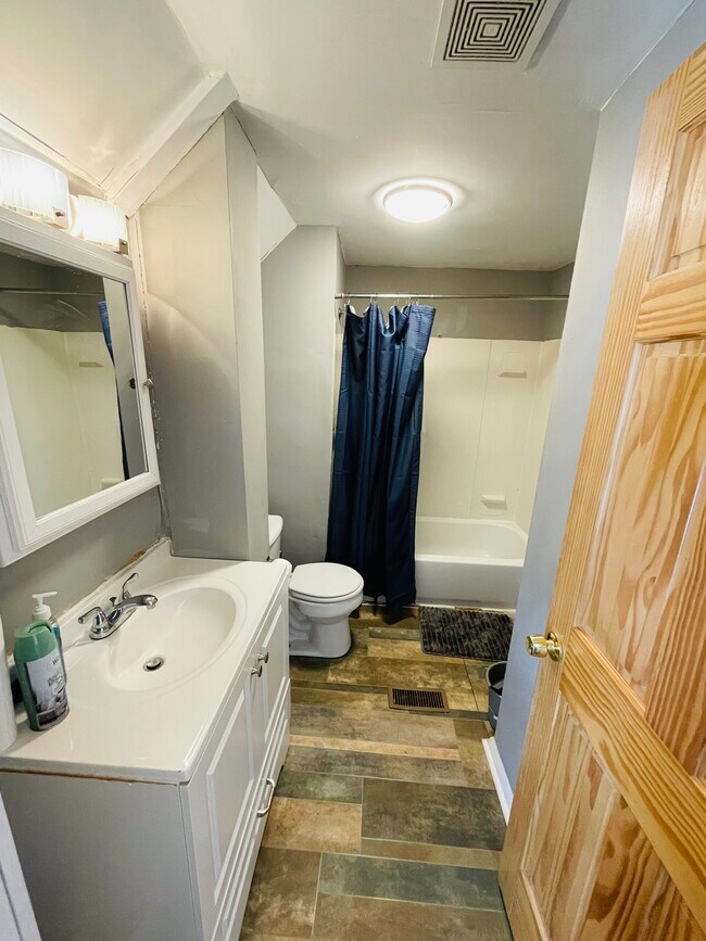Photo - 156 Oak St