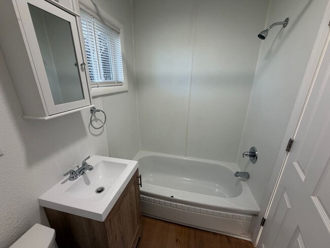 Photo - 2.2 Miles to Oregon Tech and Sky Lakes Medical Center! Freshly renovated 1bdrm that includes ELEC...