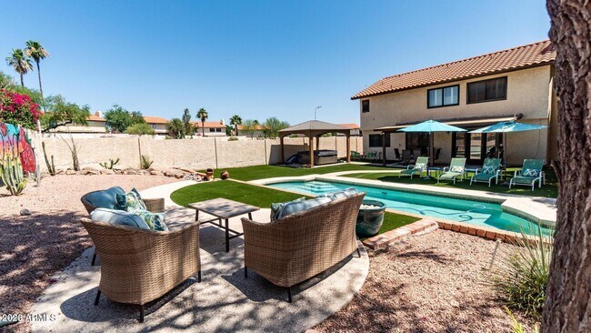 Photo - 1460 N La Rosa Dr