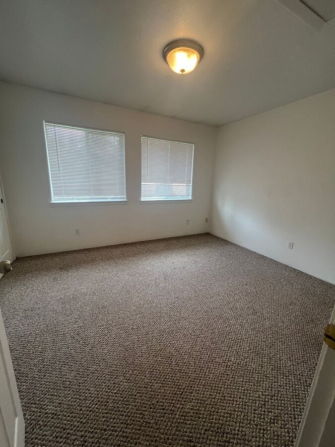 Photo - 2 Bedroom, 1.5 Bathroom Townhouse - Close to Oregon Tech and Sky Lakes!
