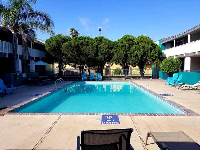 Bay Bluff Apartments