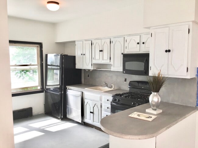 Building Photo - 506 Gregory Ave Unit 1DPLX