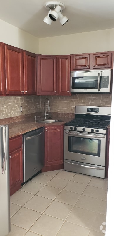 Building Photo - 2300 Catharine St Unit 1Fl. Rental