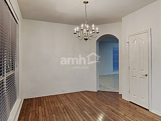 Photo - 10600 Cloisters Dr