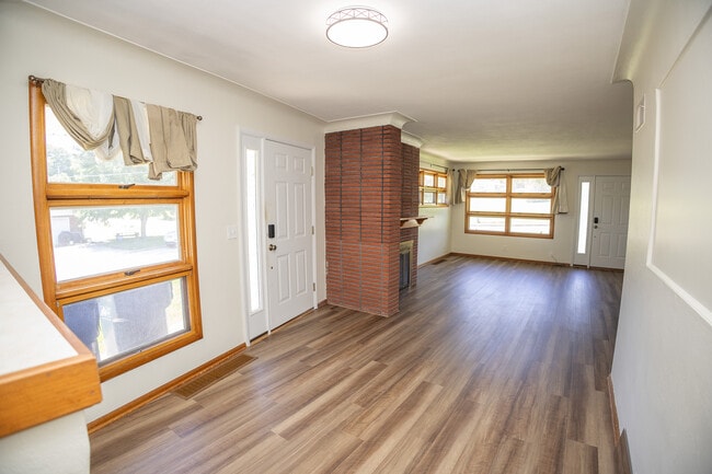 Photo - 2401 Willow Dr