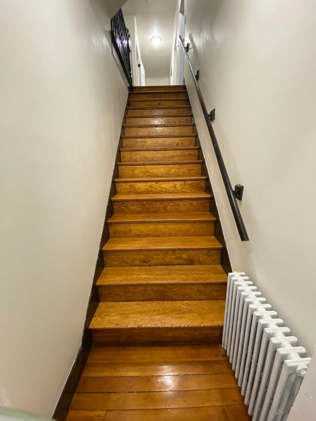 Photo - 17 Linden Pl Unit 2