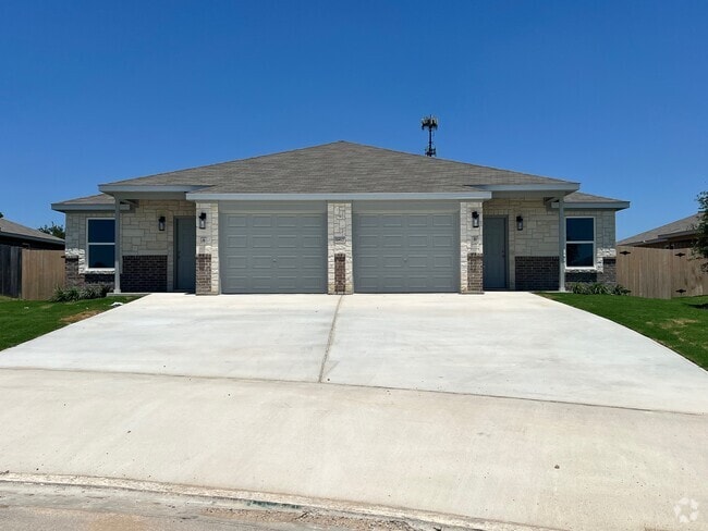 Building Photo - 5812 McGregor Loop Unit B Rental