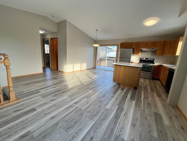 Photo - 5 Bed/2 Bath West Side Home!