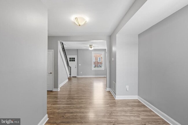 Building Photo - 625 Savage St