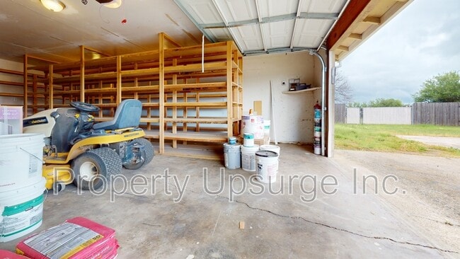 735 Kimball Rd Unidad Garage