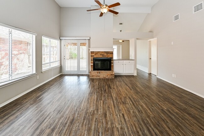 Photo - 11811 Meadowchase Dr