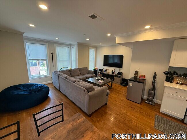 Building Photo - 2747 Washington St Rental