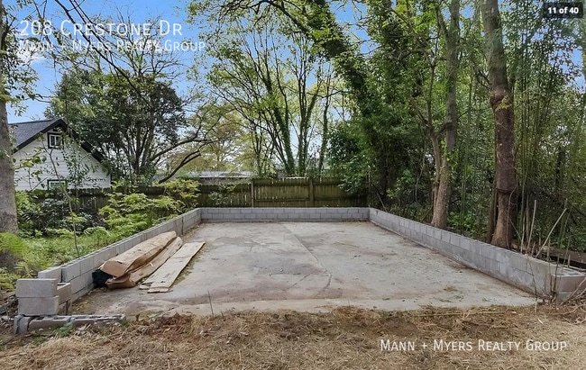 208 Crestone Dr
