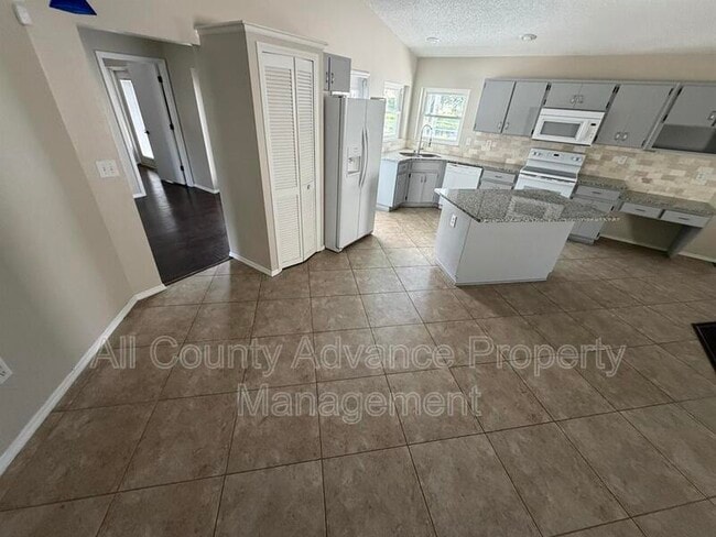 Photo - 3232 Oakwood Pl