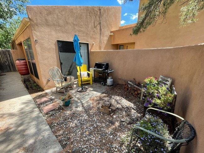 Photo - 5320 Heritage Way NE