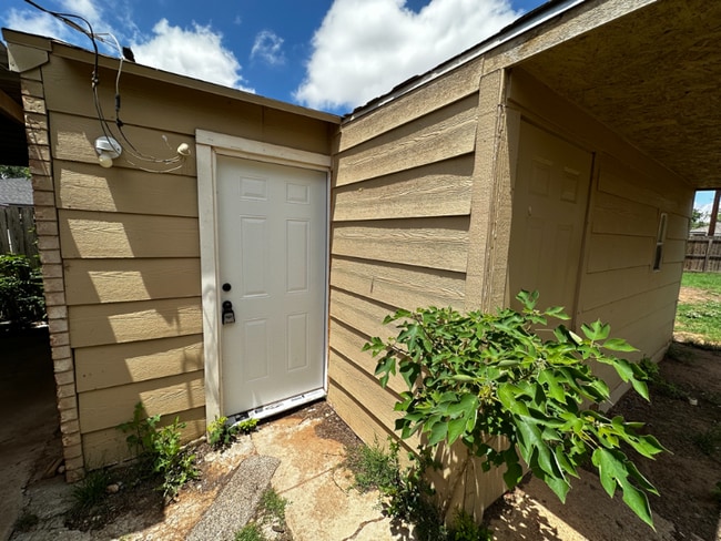 Building Photo - 3218 Baylor St Rental