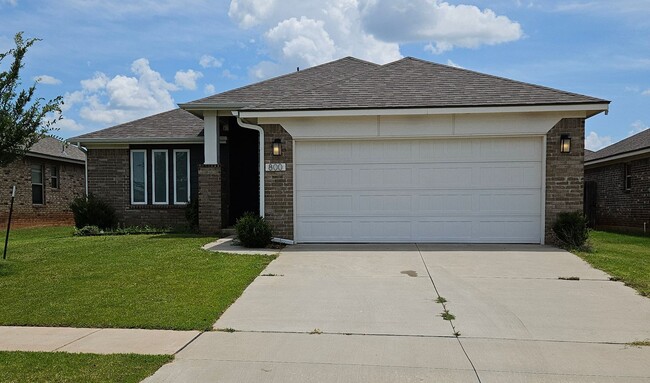Building Photo - (3) Bed/(2) Bath in Trailwoods Addition Avail NOW!