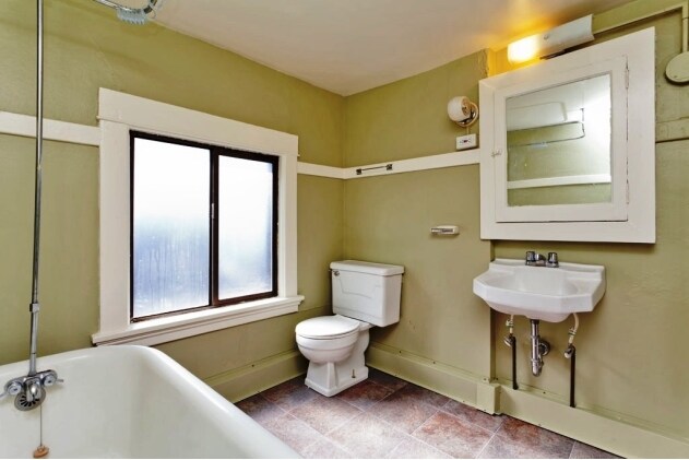 Bathroom - UP Uptowner Apartments