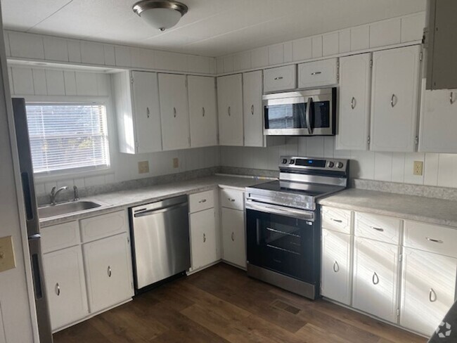 Building Photo - Newly renovated!!! North East Medford 3 be... Rental