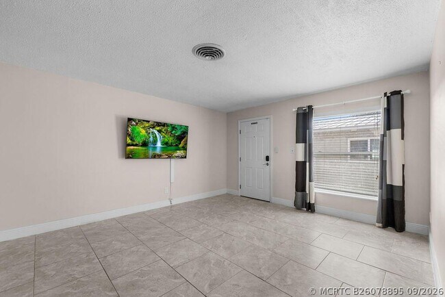 722 Granada St