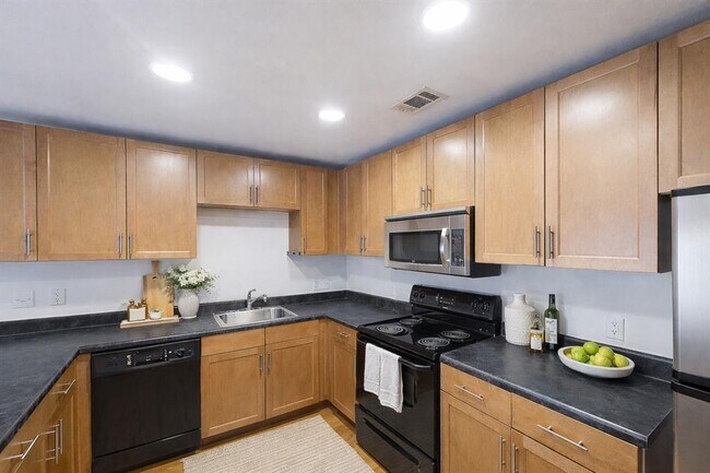 Photo - 711 W 32nd St Unit 154