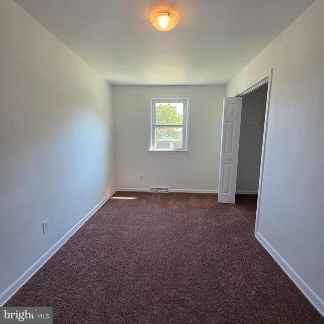 Photo - 108 Charles Pl