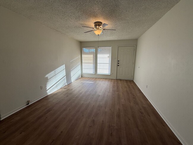 Photo - 1506 Indian Trail Unidad A