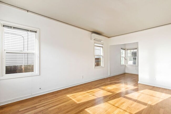 Photo - 931 NE Alberta St