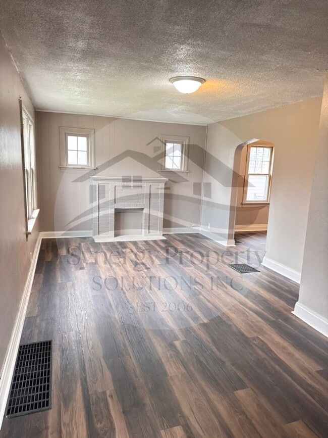 Building Photo - Spacious Cape Cod Rental