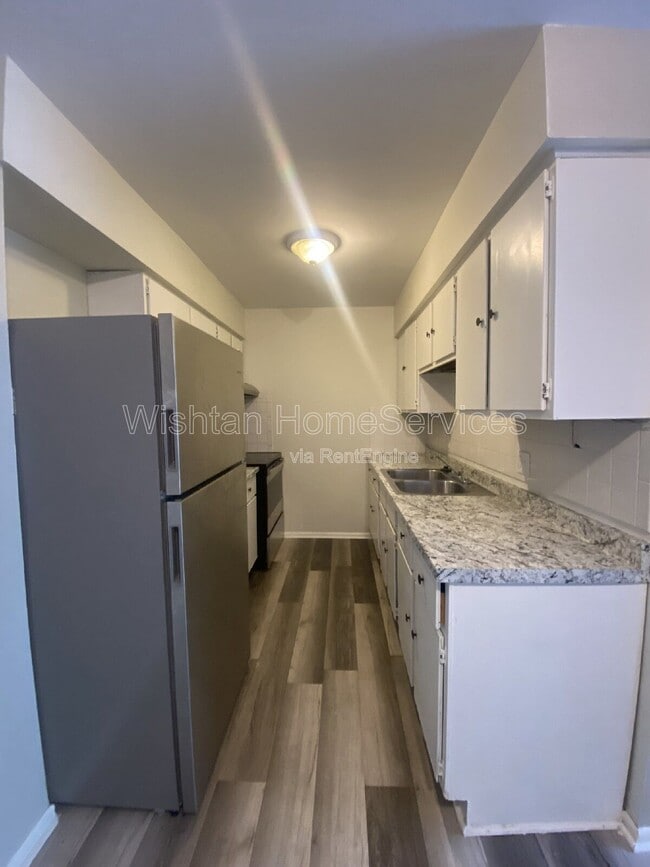 Building Photo - 217 Charleston Blvd Unit 6