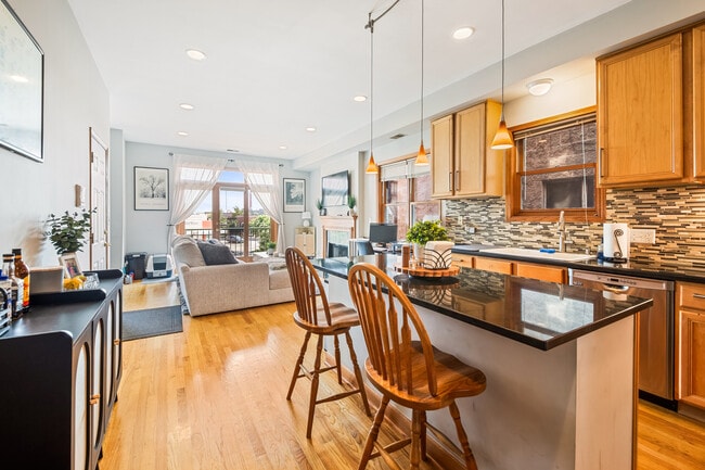 Photo - 1954 W Diversey Pky Unit EE1