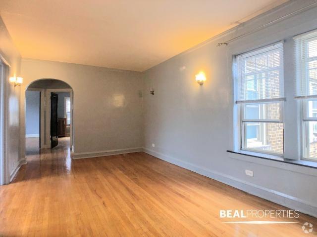 Building Photo - 2 bedroom in CHICAGO IL 60625 Unit E3 Rental